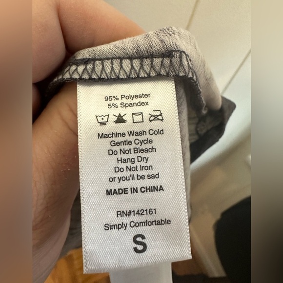 NWT LulaRoe Elizabeth Gray Camouflage Women’s Tunic Top Size Small - Picture 11 of 11